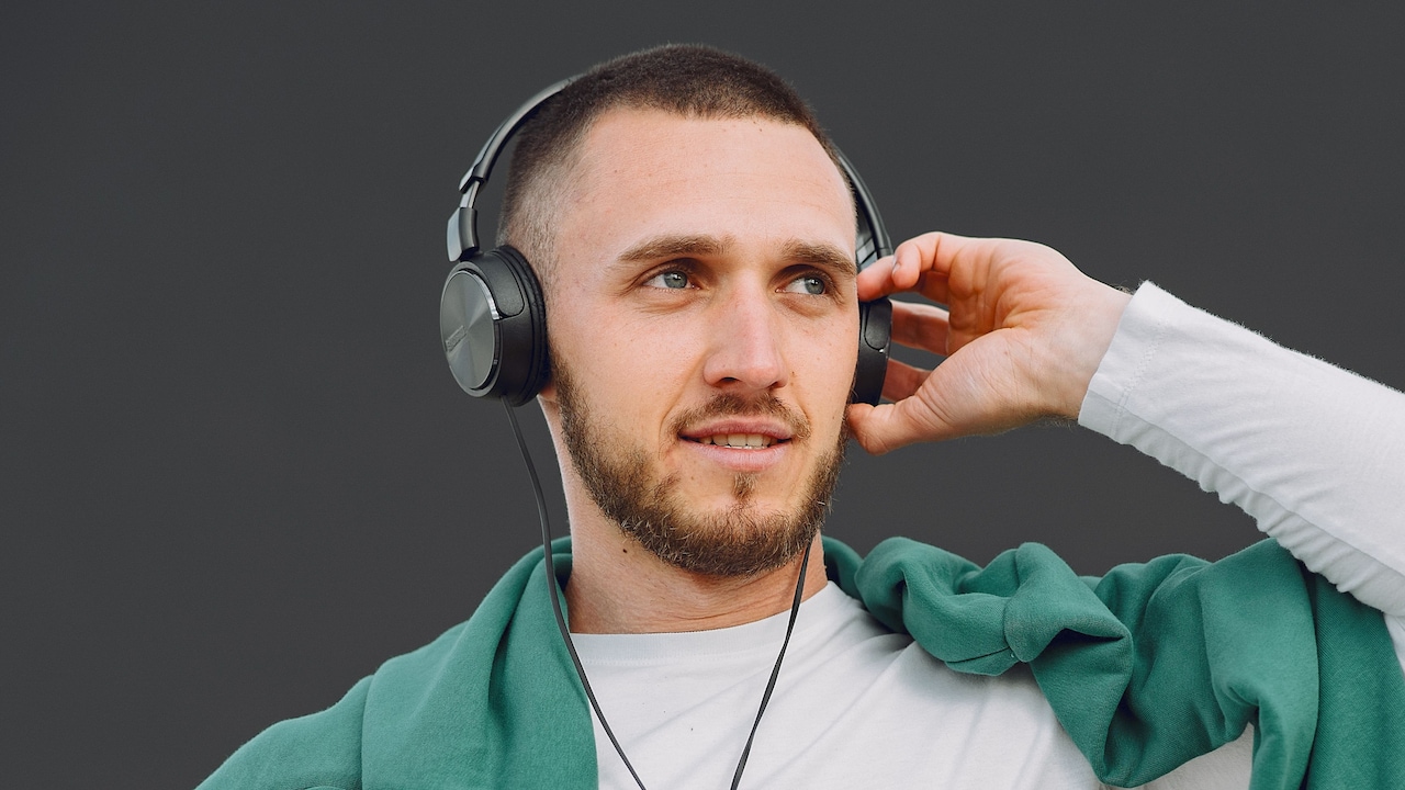 Wired Headphones Hurting Your Ears? Fit Mistakes To Check Wired Headphones Hurting Your Ears? Fit Mistakes To Check
