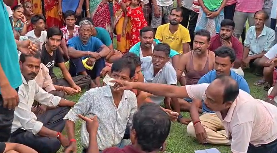 Amid Public Fury, Trinamool Leaders Return 'Cut Money' In Bengal Village