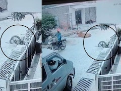 खुले नाले में बाइक सहित समा गया युवक, घटना CCTV में कैद; लोगों ने सुरक्षित बाहर निकाला