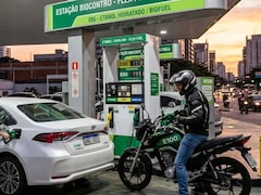 Flex-Fuel तकनीक क्या है? जिसने उड़ा दी पेट्रोल कंपनियों की नींद? 2 मिनट में आसान भाषा में समझें!