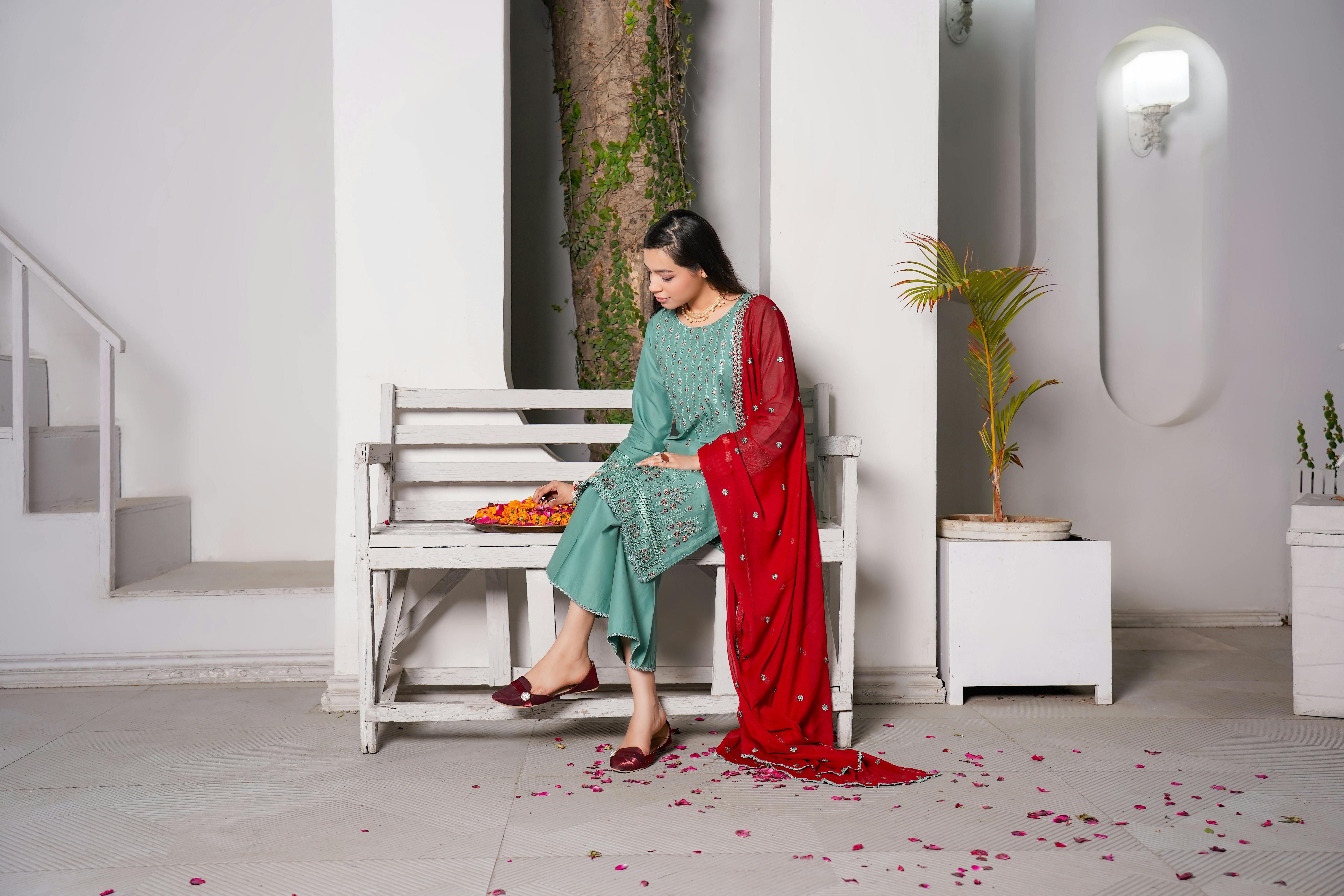 Obsessed With Dupattas? Check Out These Top Picks On Shopsy GRWM Sale
