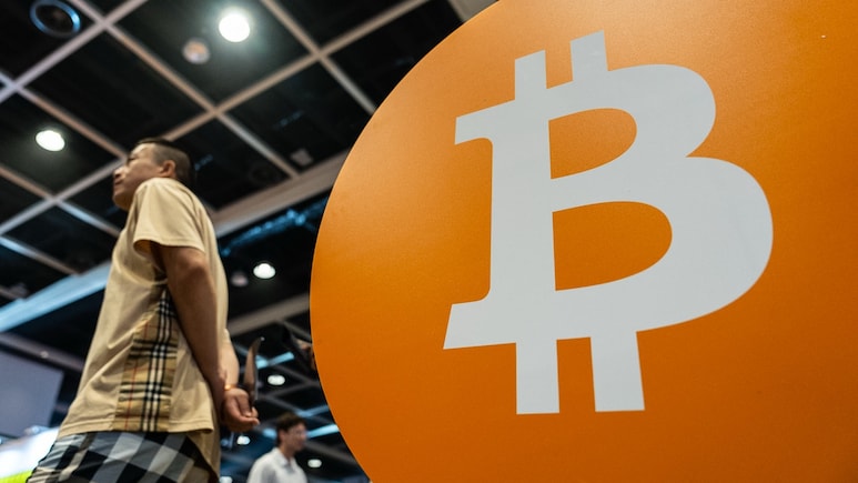 Bitcoin Falls Below $60,000 For First Time Since 2024 Trump Win