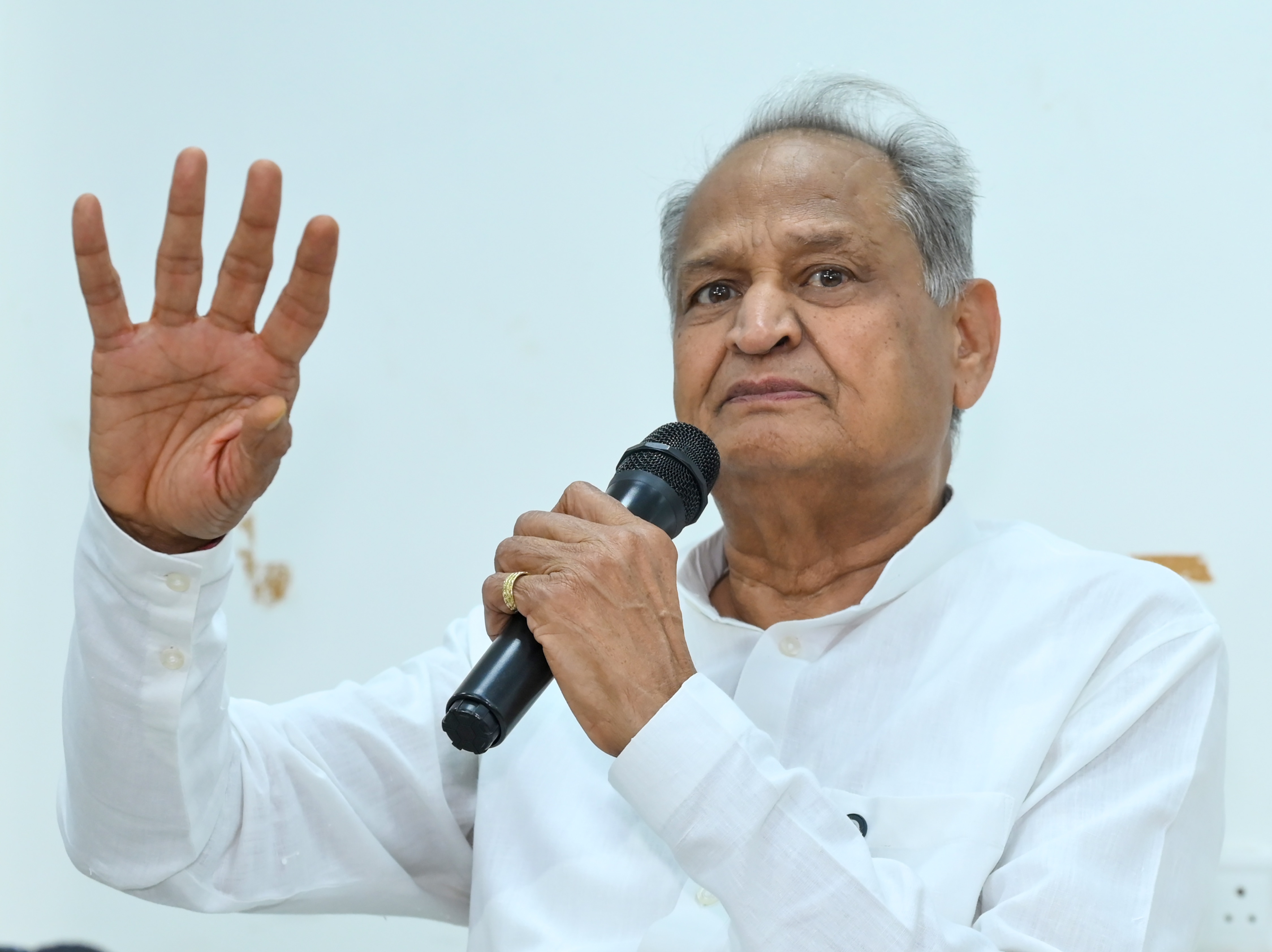 पूर्व मुख्यमंत्री अशोक गहलोत