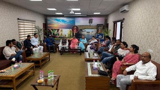 LIVE: लोकसभा स्पीकर ओम बिरला से मिलने पहुंचे टीएमसी के बागी सांसद