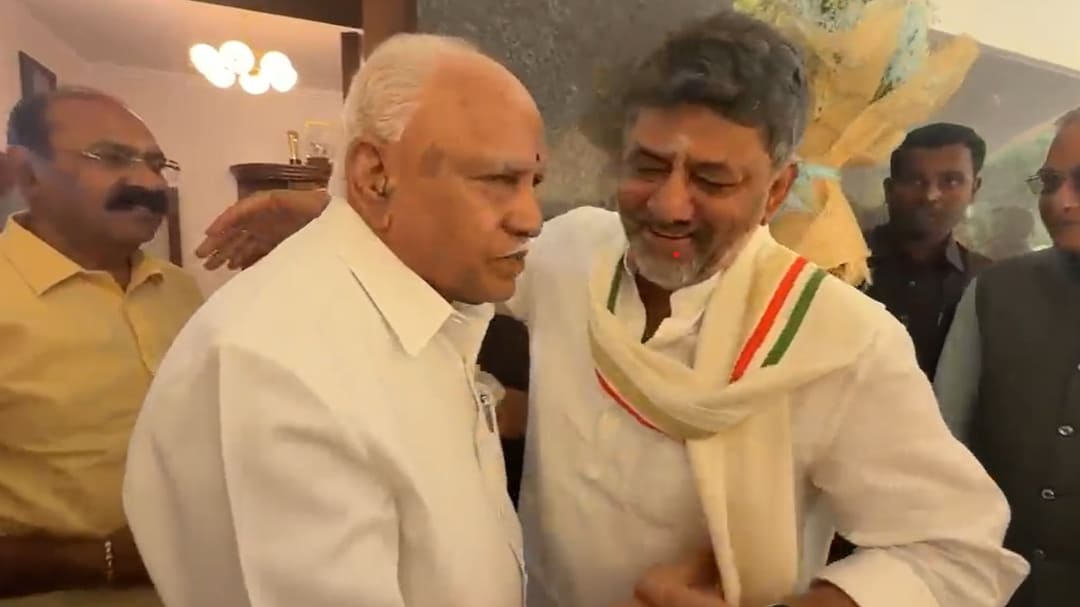 Karnataka Oath Live: डीके शिवकुमार मुख्यमंत्री बनने से पहले बीजेपी नेता येदियुरप्पा से मिले, दे रहे क्या मैसेज?