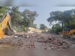सीतापुर में सपा कार्यालय पर क्यों हुआ बुलडोजर एक्शन, सुबह 5 बजे ही पहुंचे और बना दिया मलबा