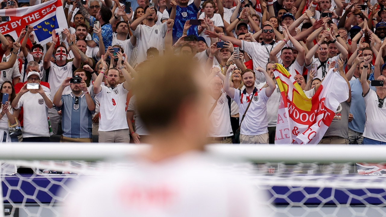 How Classic Songs 'Sweet Caroline', 'Wonderwall' Became England's Unofficial Anthems
