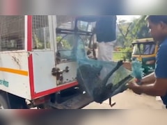 लोगों की शिकायत पर कुत्तों को पकड़ने पहुंची टीम, तरीका देखकर फूटा गुस्सा, वीडियो सोशल मीडिया पर वायरल