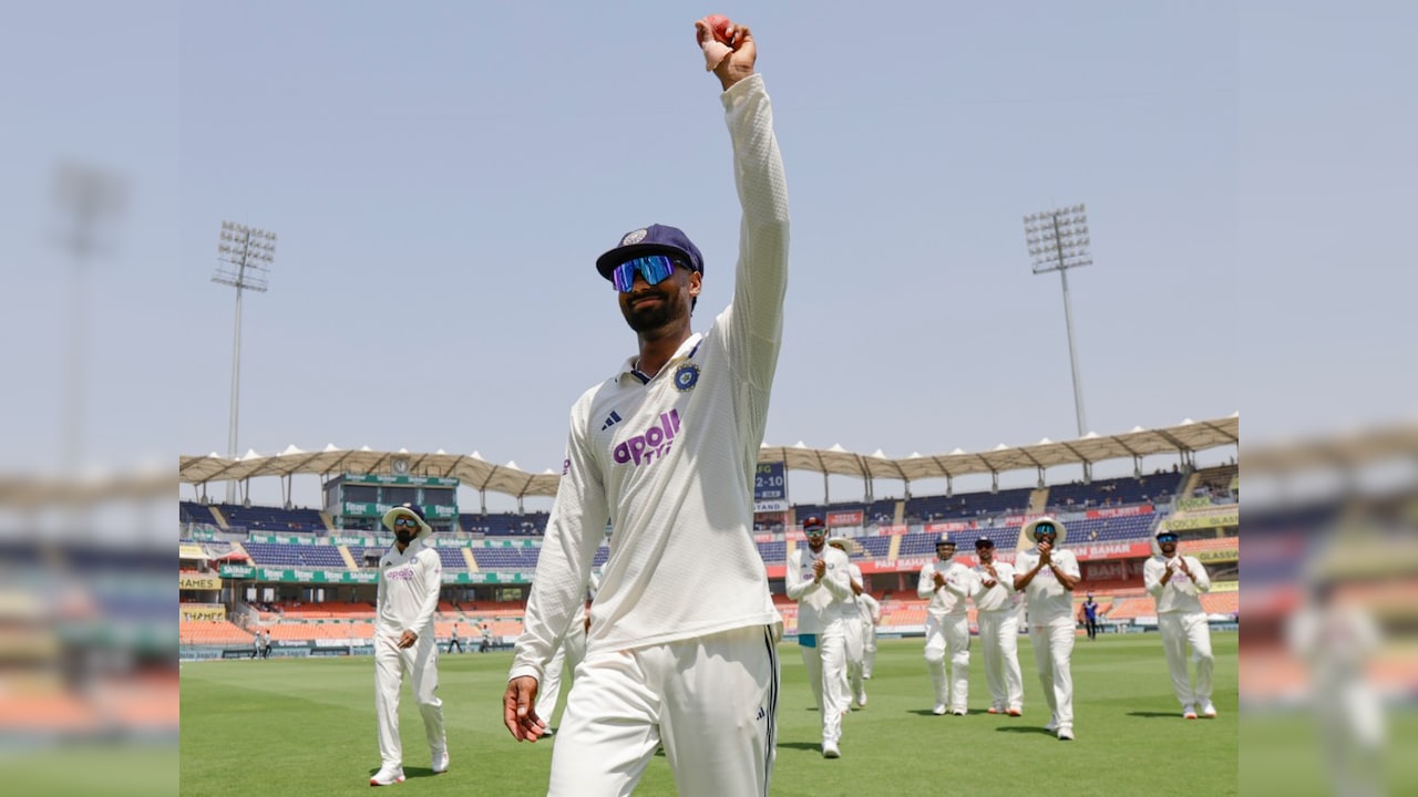 W,W,W,W,W,W: डेब्यू टेस्ट में ही मानव सुथार ने मचाया गदर, दिग्गजों की लिस्ट में हुए शामिल, VIDEO