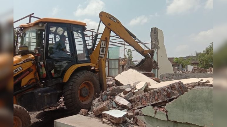 सिंहस्थ 2028 की तैयारियों में सख्ती: उज्जैन में 20 अवैध मकान ढहाए, कोर्ट स्टे खत्म होते ही कार्रवाई
