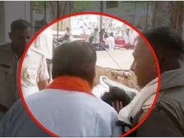 राजस्थान: 'हिंदू होकर के पादरी बन गया', पूर्व BJP विधायक ने धर्मांतरण के आरोपी को कोर्ट परिसर में जड़ा थप्पड़