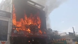 लखनऊ में कोचिंग सेंटर में लगी भीषण आग, अब तक 13 शव न&zwj;िकाले गए, रेस्&zwj;क्&zwj;यू ऑपरेशन जारी