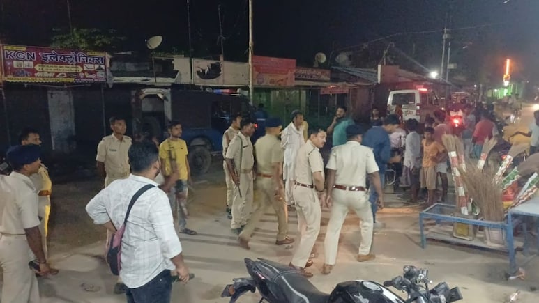 लूटने आए बदमाशों से भिड़ गया ज्वेलर, पत्&zwj;नी-बेटा का आते देख मार दी गोली; चप्पल-प&zwj;िस्&zwj;टल छोड़ भागे