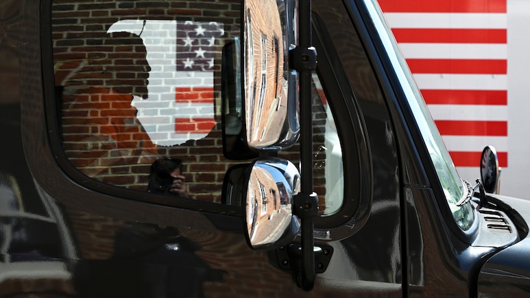 US Jobless Claims Rise To Highest Level Since February, Signalling Labour Market Softness