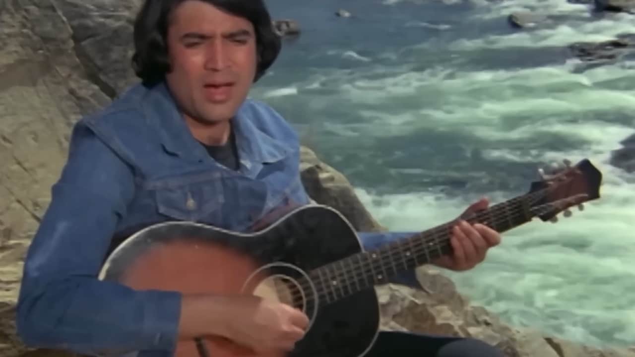 50 साल पुराना ये एवरग्रीन गाना है आशिकों के दिलों की धड़कन, किशोर कुमार ने गाया खराब तो डायरेक्टर ने छोड़ा था स्टूडियो