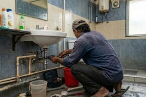 मोठी बातमी! येत्या 5 वर्षांत देशातले प्लंबर आणि इलेक्ट्रिशियन गायब होणार? वाचा काय आहे कारण?