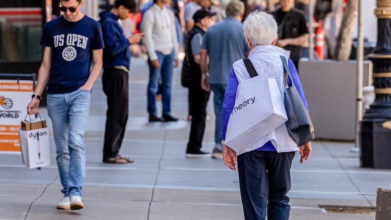 US Inflation Climbs To Three-Year High, Spending Picks Up