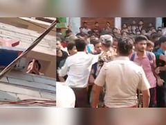 पुलिस की कार्रवाई से संतुष्ट, कोचिंग के बाहर प्रदर्शन कर रहे छात्रों को हाथ जोड़कर खान सर ने कराया शांत