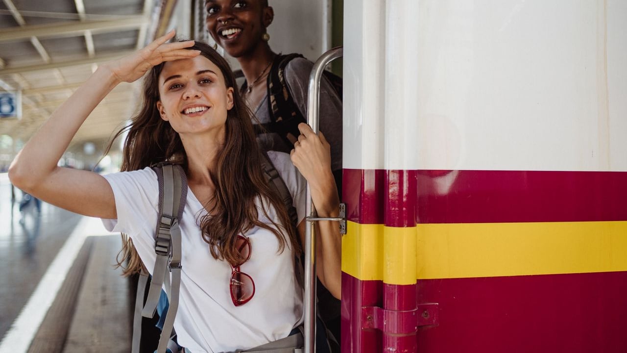Travel Outfit Ideas For Long Train Journeys In India