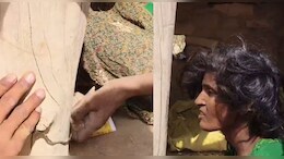 बेड़&zwj;ियों में जकड़ी मह&zwj;िला को कराया आजाद, पुनर्वास गृह भेजा&nbsp;