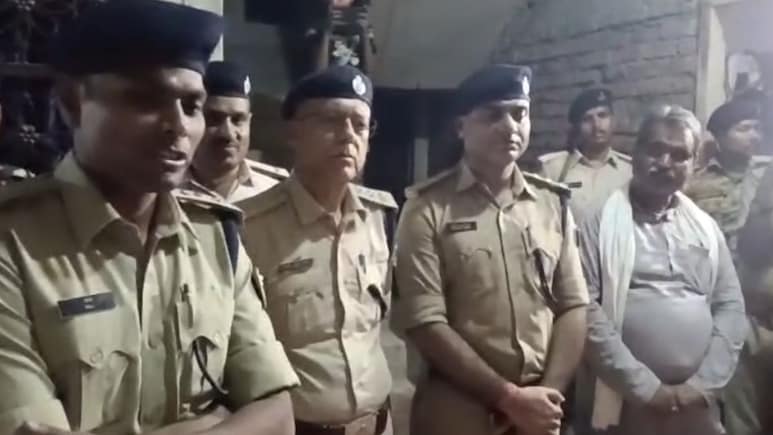 भरत त&zwj;िवारी के घर पर एसपी के साथ द&zwj;िखा बालू माफ&zwj;िया, STF ने क&zwj;िया था ग&zwj;िरफ्तार&nbsp;