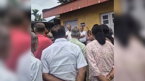 कर्नाटक: हाथी के हमले में  पूर्व IPS अधिकारी की पत्नी की मौत, इलाज के दौरान तोड़ा दम
