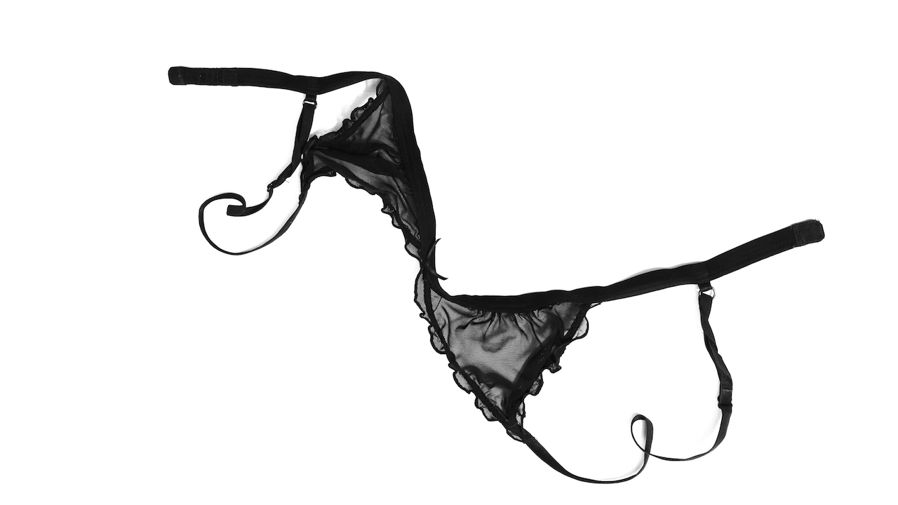 Why Bras Dig Into Your Shoulders And How To Choose Comfortable Ones