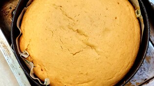 Eggless Cake Recipe: बिना अंडे और बिना ओवन के घर पर बनाएं सॉफ्ट केक, हर बाइट में मिलेगा बेकरी जैसा स्वाद