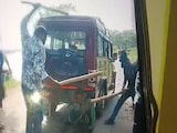 युवक के हाथ-पैर बांधकर बेरहमी से पिटाई, फिर हुआ गायब; पुलिस पर उठे सवाल युवक के हाथ-पैर बांधकर बेरहमी से पिटाई, फिर हुआ गायब; पुलिस पर उठे सवाल