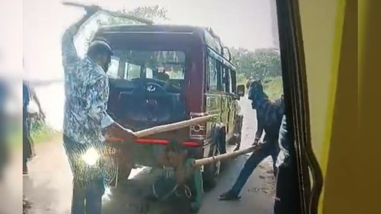 युवक के हाथ-पैर बांधकर बेरहमी से पिटाई, फिर हुआ गायब; पुलिस पर उठे सवाल