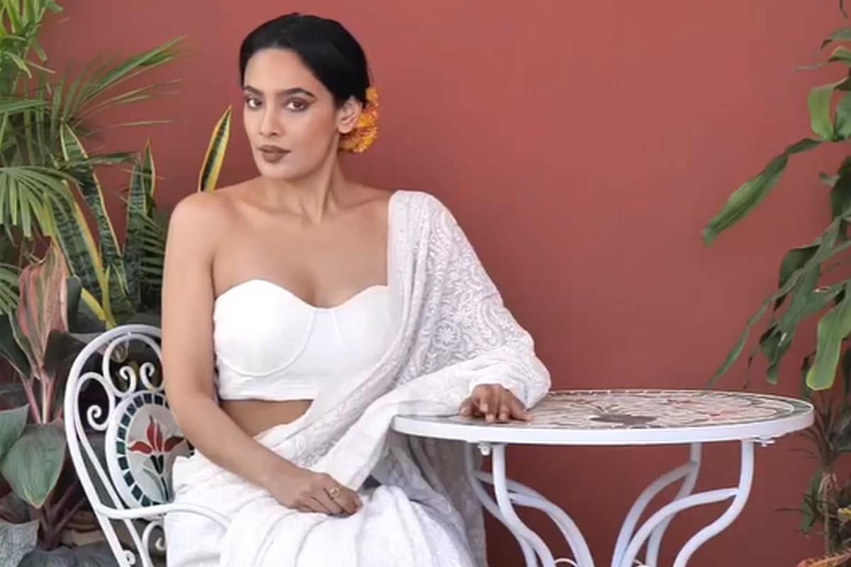 White Saree Styling Guide: Ishita Mangal's Must-Try Fashion Tips