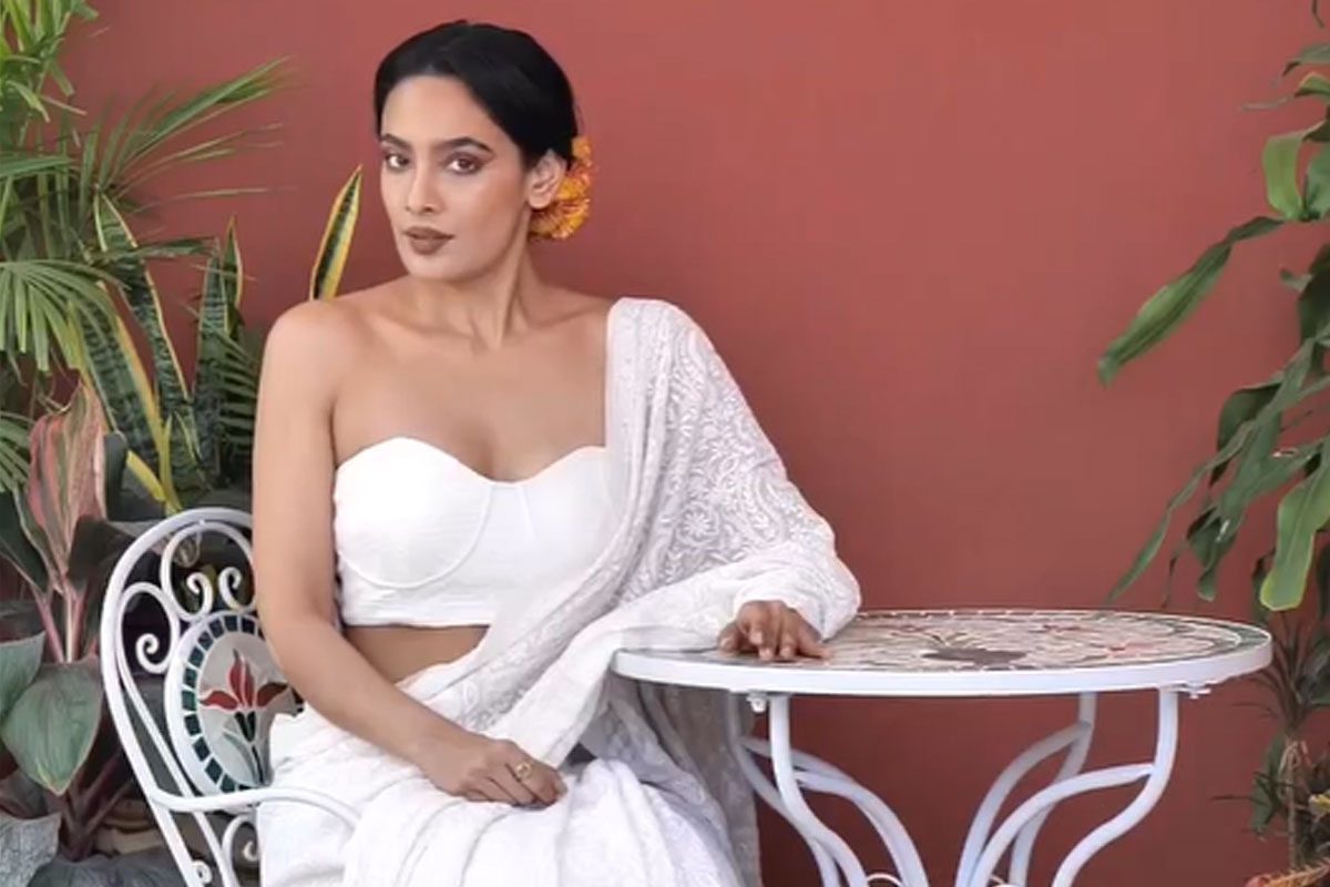White Saree Styling Guide: Ishita Mangal's Must-Try Fashion Tips