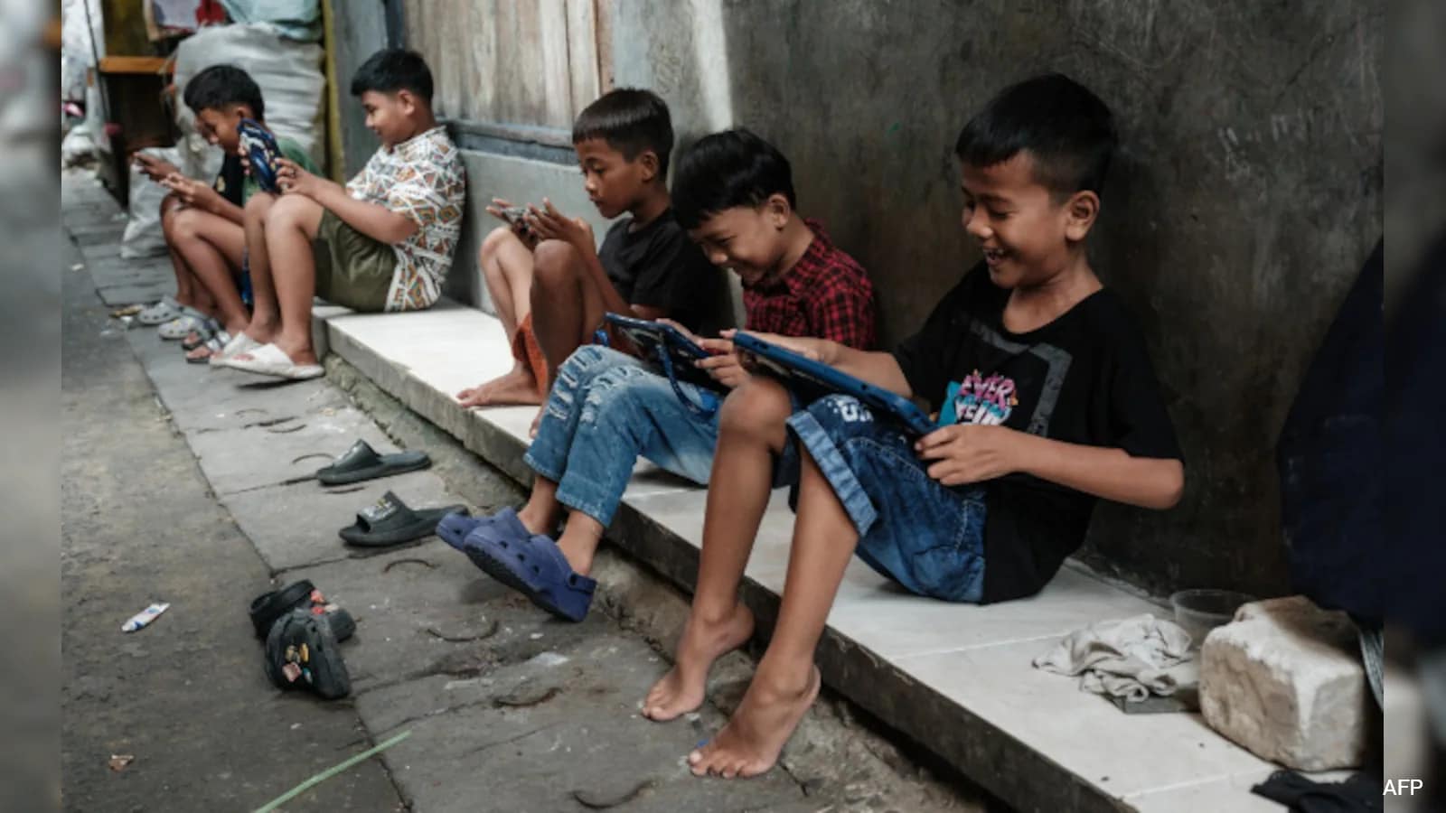 Malaysia Enforces Social Media Facebook, Instagram, TikTok YouTube Ban For Under-16, Platforms Must Verify Age