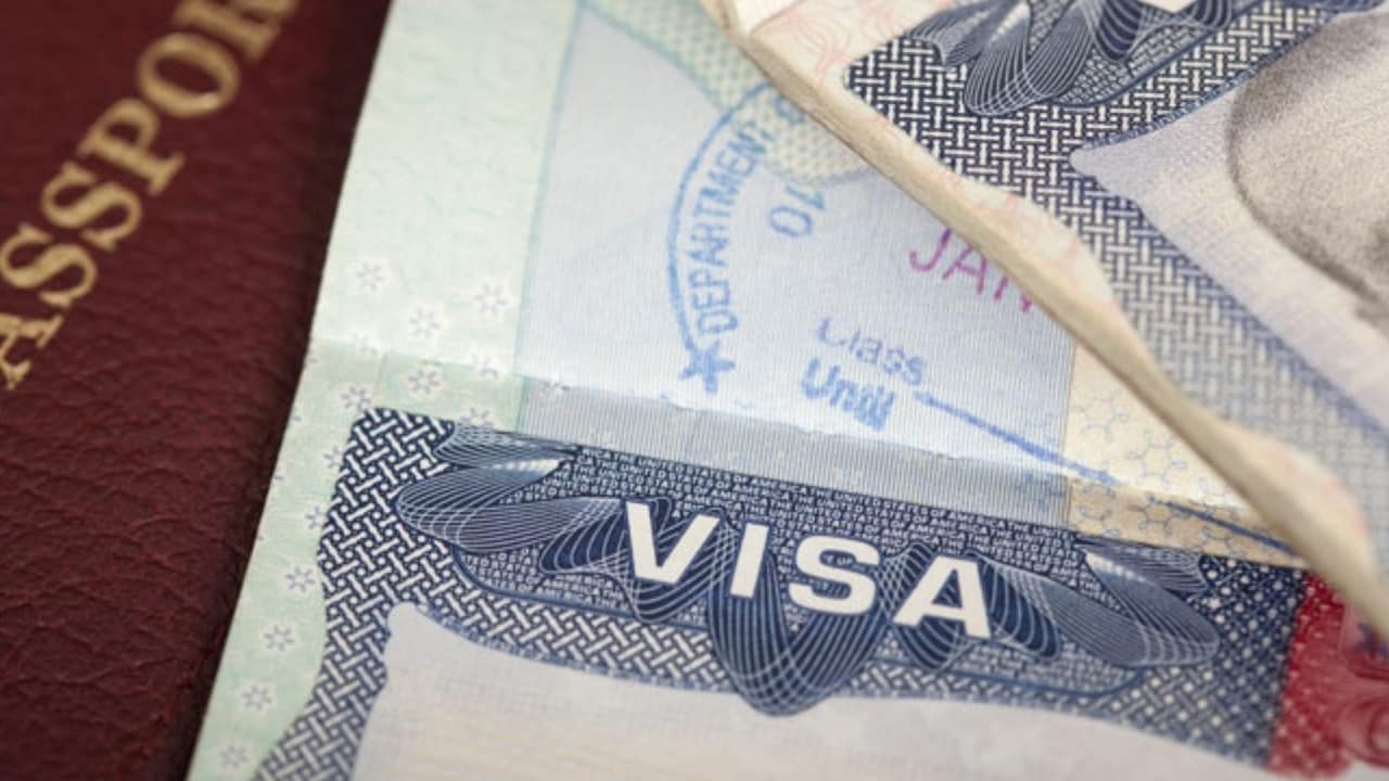 Student Visa पर भारत आ रहे हैं तो इन 3 चीजों का रखें खास ध्यान, जान लीजिए पूरी डिटेल