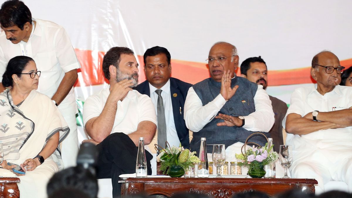 Leaders Discuss Plans for an “Akhand” Congress, With Mamata Banerjee and Sharad Pawar Named