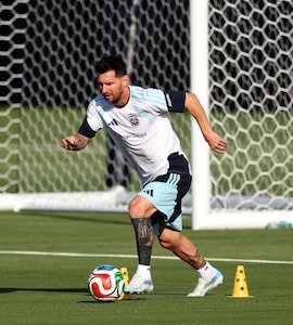 Lionel Messi Nursing Muscle Fatigue, Hamstring Strain; Huge Crowd Gathers For Argentinas World Cup Training