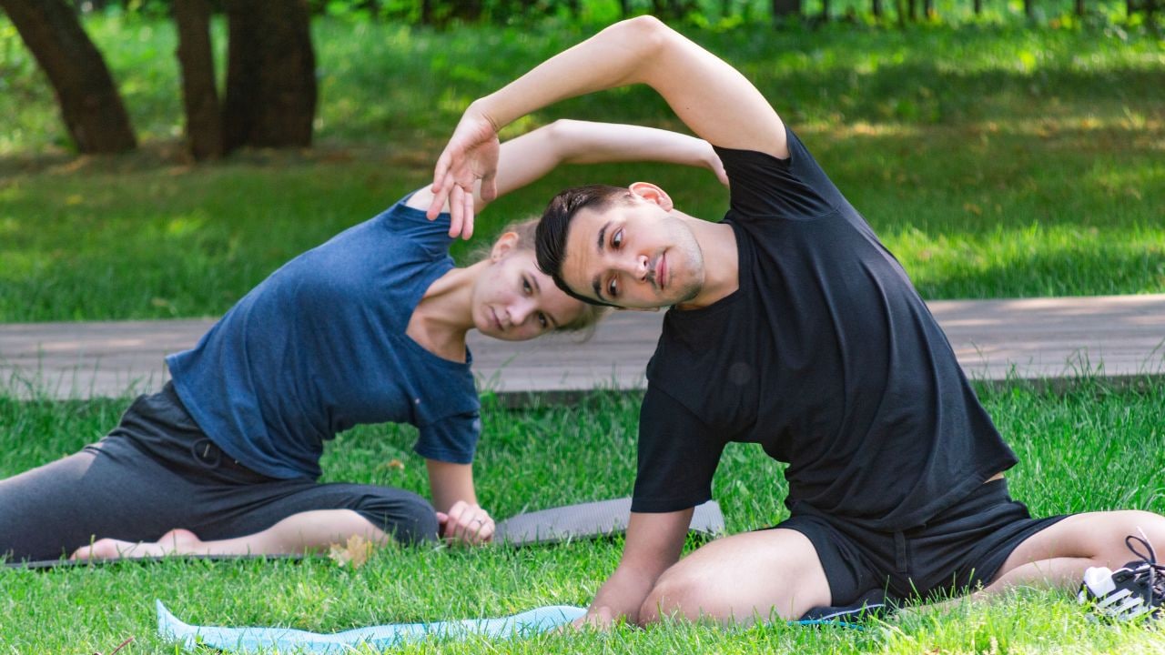 International Yoga Day 2026 के लिए बेस्ट डील, ₹500 से कम में पाएं सुपर कम्फर्टेबल Oversized Yoga T-Shirts
