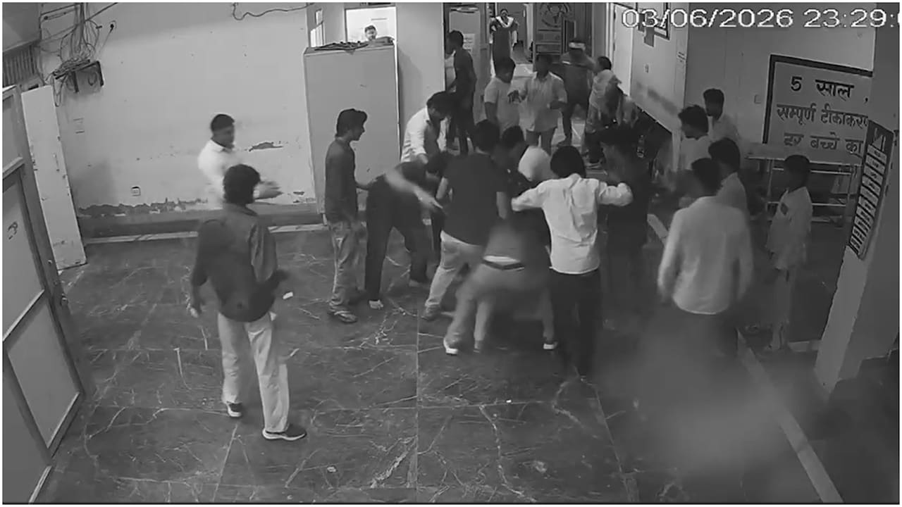 इलाज कराने आए थे, बवाल कर गए; नूंह के सरकारी अस्पताल में लाठी-डंडों से स्टाफ की पिटाई का वीडियो वायरल — WellsTrack