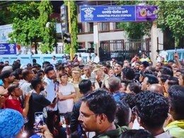 Navi Mumbai : नवी मुंबईतील रस्त्यावर हजारो नागरिकांचा उद्रेक; रात्रीच्या अंधारात संतापाच्या भरात घोषणाबाजी