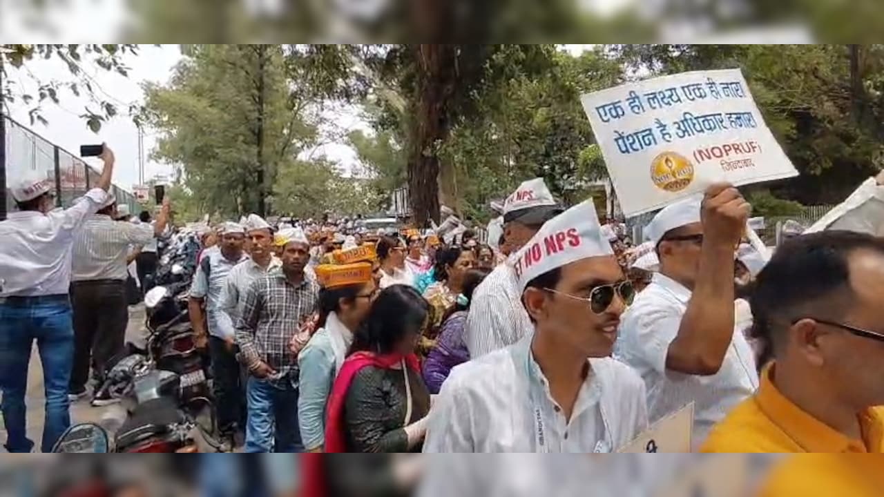 उत्तराखंड में पुरानी पेंशन बहाली और TET में छूट की मांग तेज, हजारों शिक्षकों ने सरकार के खिलाफ खोला मोर्चा