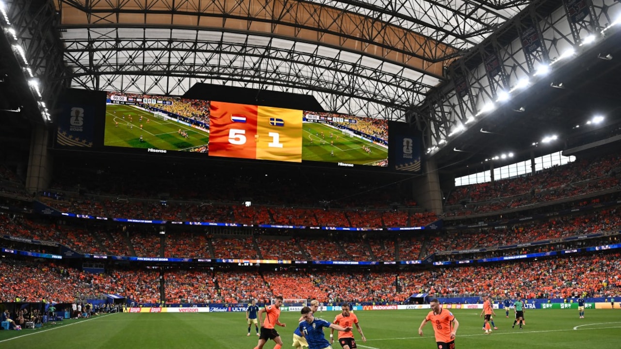 'Lightning Alert': Fans Told To Stay Put After Netherlands' 5-1 Win vs Sweden