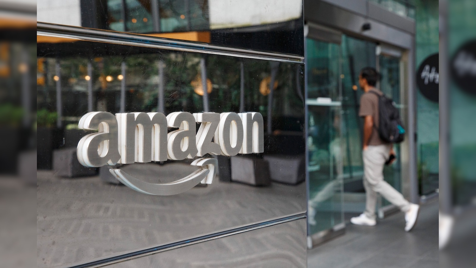 Amazon Raises C$14 Billion in Record Canadian Dollar Bond Sale