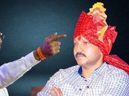 Dharashiv Politics: उद्धव ठाकरेंचा झंझावाती दौरा! बंडखोर ओमराजेंच्या बालेकिल्ल्यात तोफ धडाडणार
