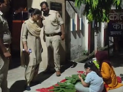 पत्तों पर लिखा राम का नाम, UP पुलिस के एक्शन के विरोध में मां-बेटी का अनोखा विरोध 