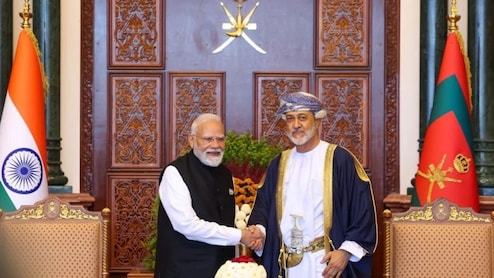 India-Oman CEPA: भारत-ओमान के बीच डील आज से लागू, कपड़ा, जेम्स-ज्वैलरी और फार्मा सेक्&zwj;टर को ऐसे होगा फायदा &nbsp;