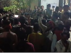शिवपुरी में डॉक्टर की पीट-पीट कर लोगों ने कर दी हत्या, गुस्साई भीड़ ने थाने को घेरा