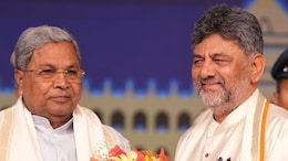 डीके शिवकुमार को सीएम की कुर्सी भले ही मिल गई हो लेकिन 'पतंग' की डोर तो कहीं और है