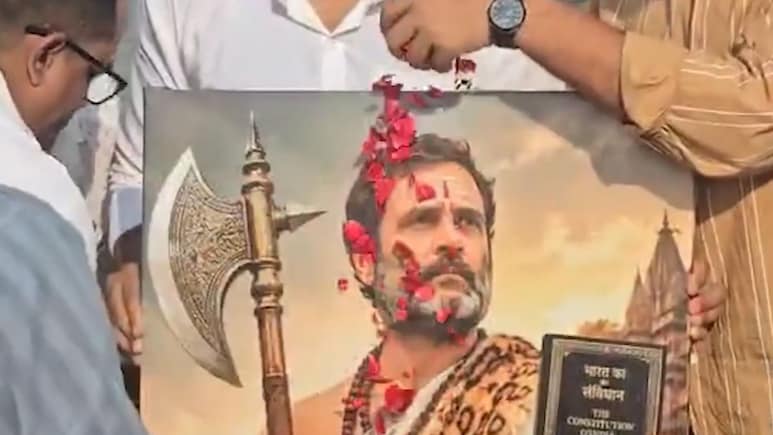 'परशुराम अवतार और हाथ में संविधान', काशी में कांग्रेस कार्यकर्ताओं का राहुल गांधी का नए अवतार वाला पोस्टर