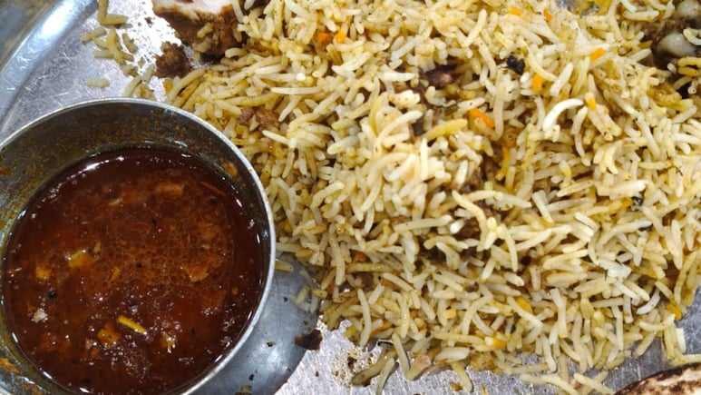 40 किलोमीटरवरून बिर्याणी खायला आले, पण प्लेटमध्ये जे दिसले...; आता थेट तुकाराम मुंढेंकडे होणार तक्रार
