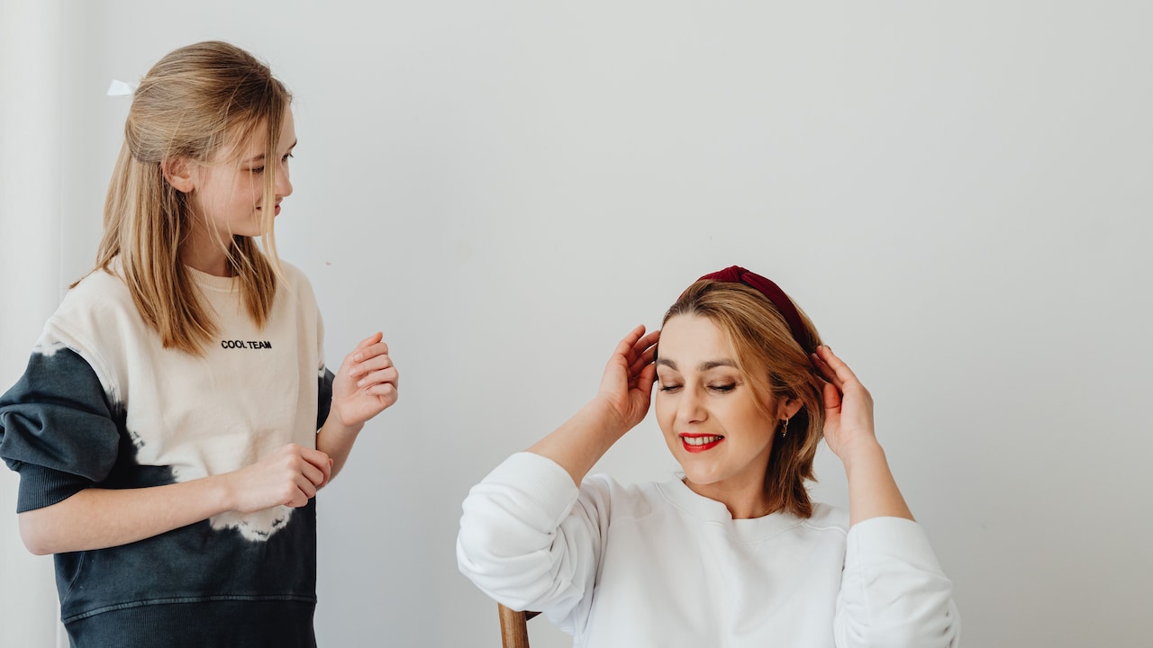 How To Style Greasy Hair With Headbands And Look Neat